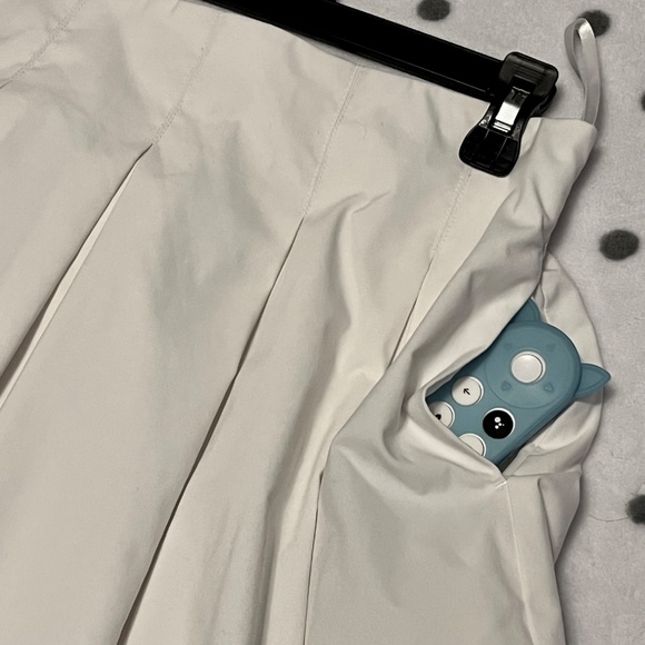 Uniqlo white skirt - Picture 4 of 4